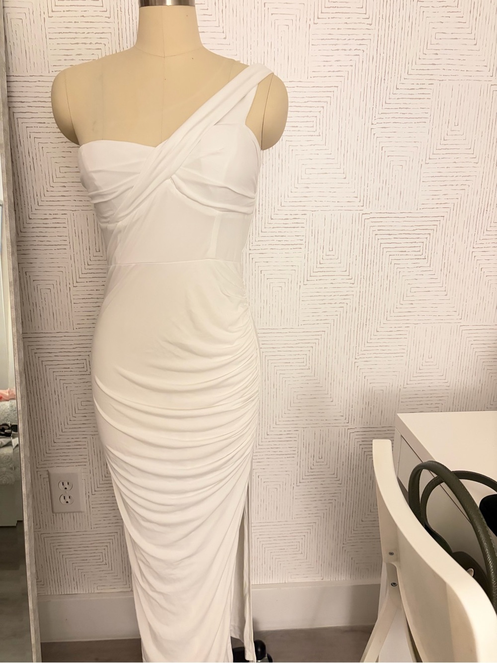 Selfie Leslie White One-Shoulder Ruched Maxi Dress